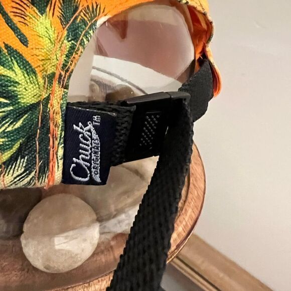 Men’s EUC Chuck Originals Floral Hawaiian adjustable cap. - Picture 3 of 8